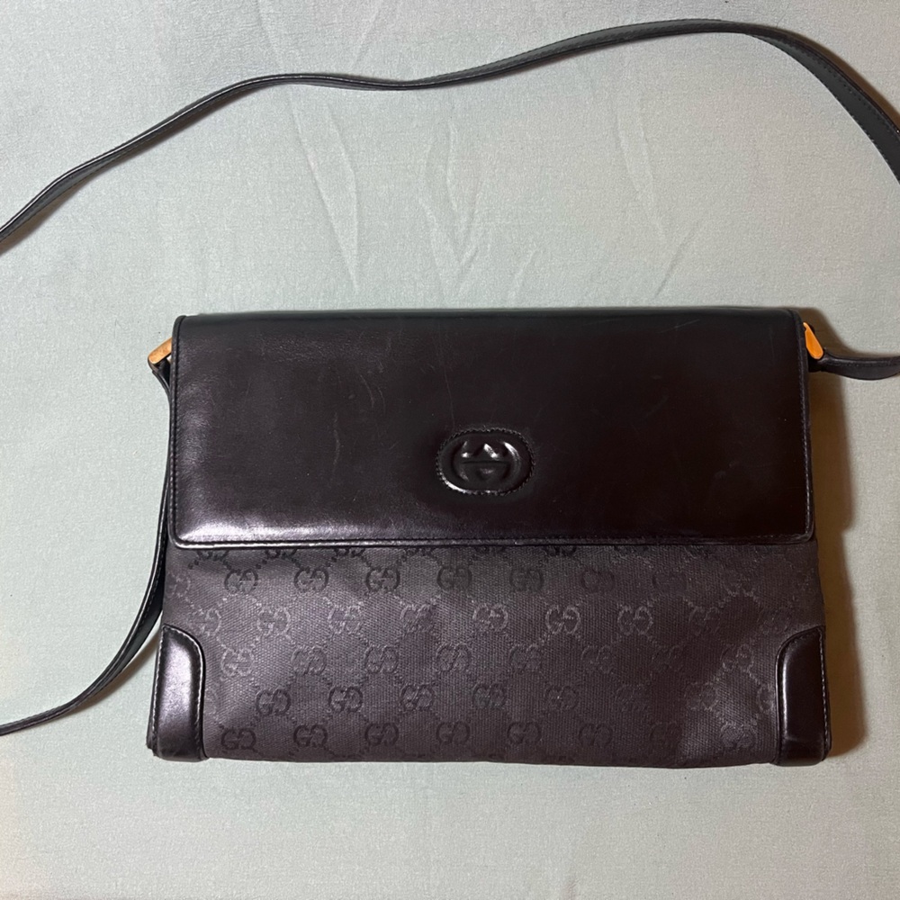 Gucci crossbody monogram bag